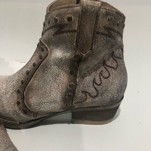 Corral Metallic Studded Distressed Leather Ankle Boots Multicolor  Size 8.5 M - Picture 9 of 11